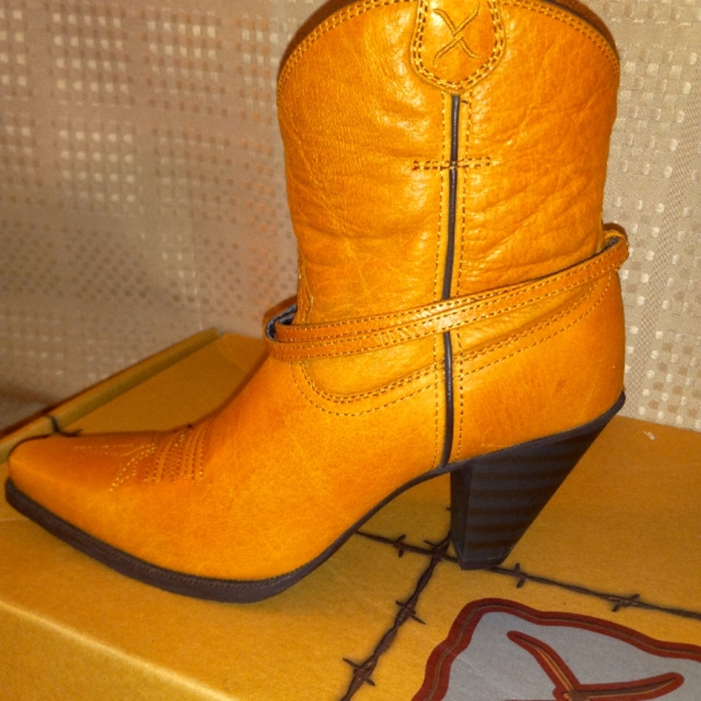 Twisted X Women's Western high heel boots.